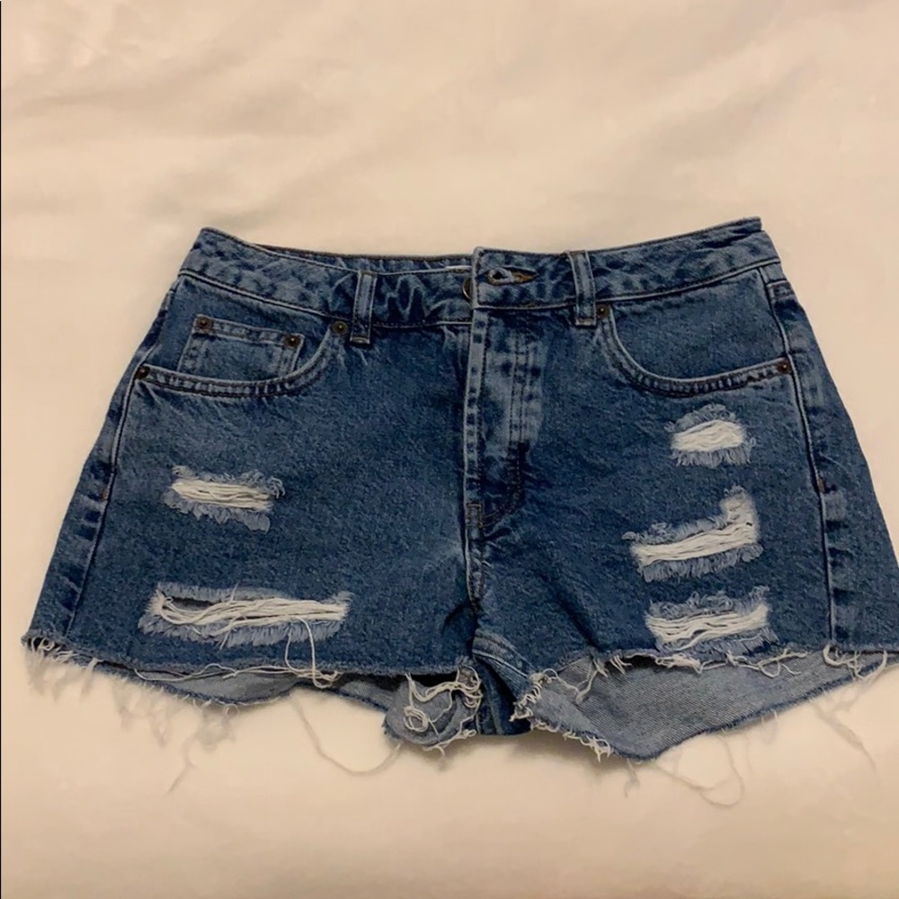 Subdued denim shorts